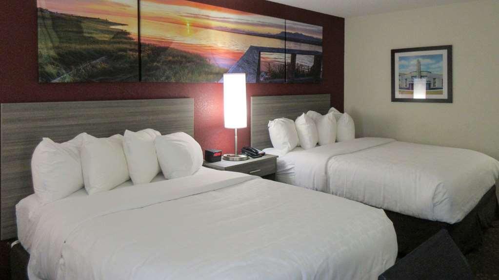 Clarion Pointe Evansville North Warrenton Room photo